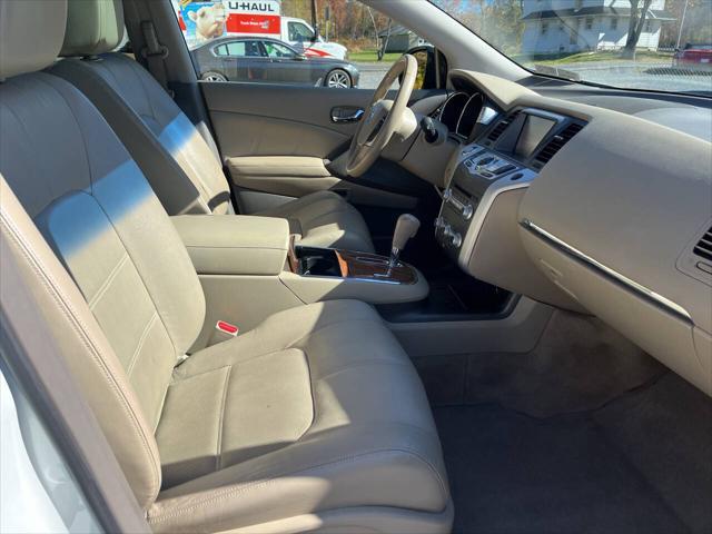 Photo of 2014 White Nissan Murano