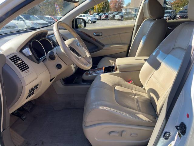 Photo of 2014 White Nissan Murano
