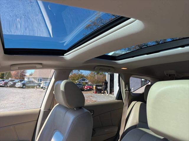 Photo of 2014 White Nissan Murano