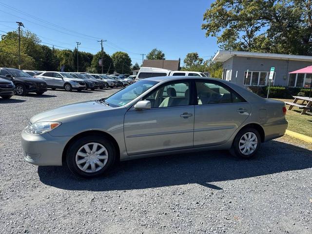 Photo of 2005 Silver Toyota Camry