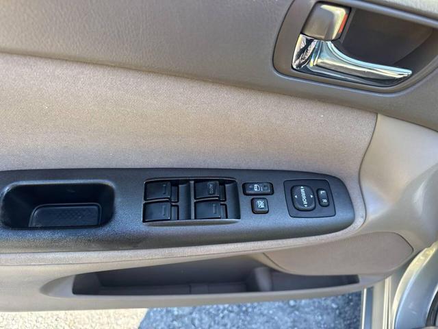 Photo of 2005 Silver Toyota Camry