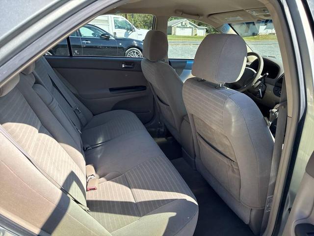 Photo of 2005 Silver Toyota Camry
