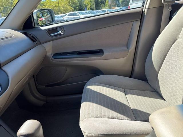 Photo of 2005 Silver Toyota Camry