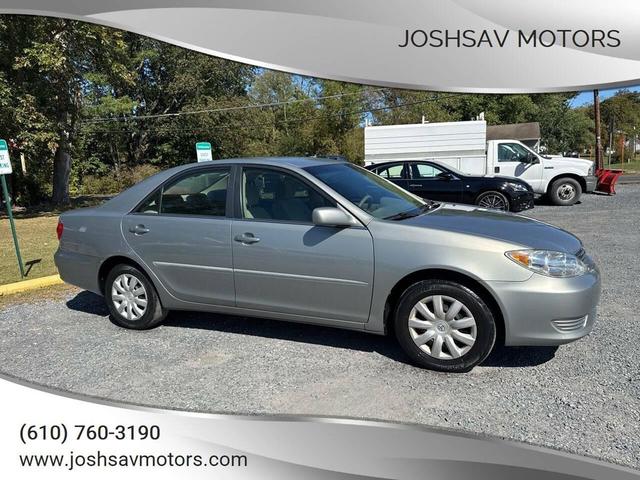 Photo of 2005 Silver Toyota Camry