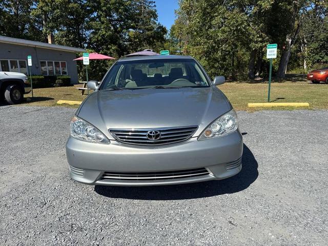 Photo of 2005 Silver Toyota Camry