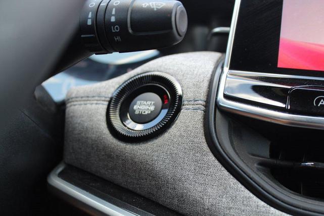 Photo of 2024 Gray Jeep Compass