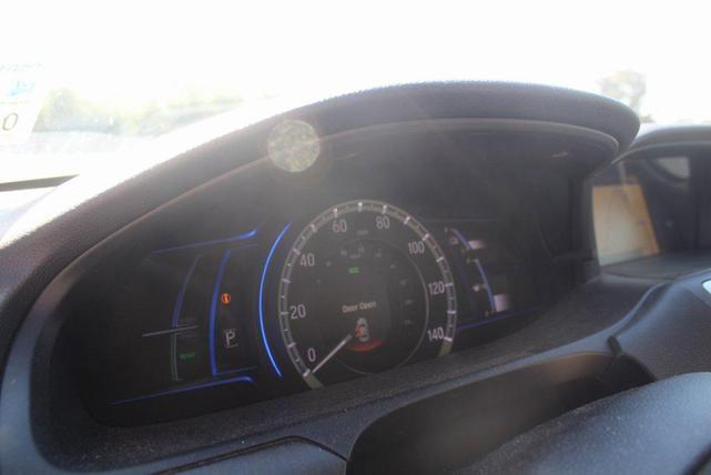 Photo of 2015 White Orchid Pearl Honda Accord Hybrid