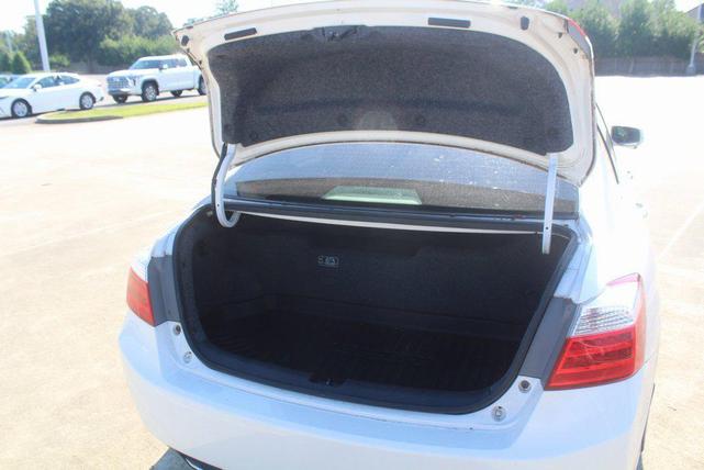 Photo of 2015 White Orchid Pearl Honda Accord Hybrid