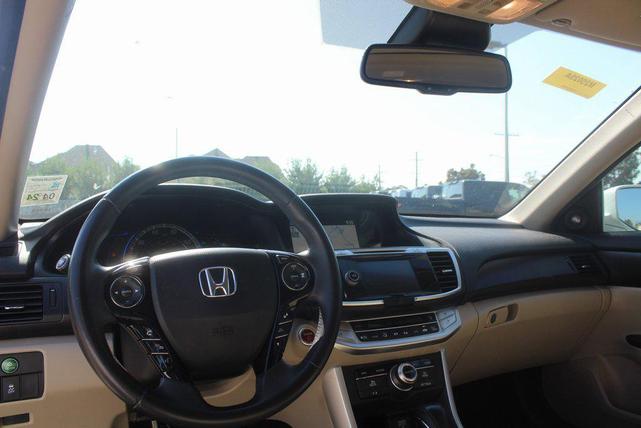 Photo of 2015 White Orchid Pearl Honda Accord Hybrid