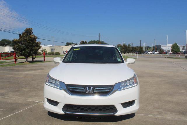 Photo of 2015 White Orchid Pearl Honda Accord Hybrid