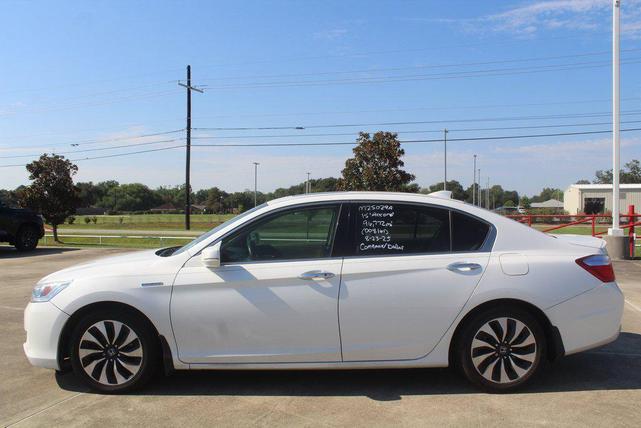 Photo of 2015 White Orchid Pearl Honda Accord Hybrid
