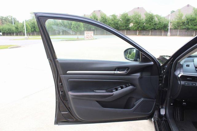Photo of 2025 Super Black Nissan Altima