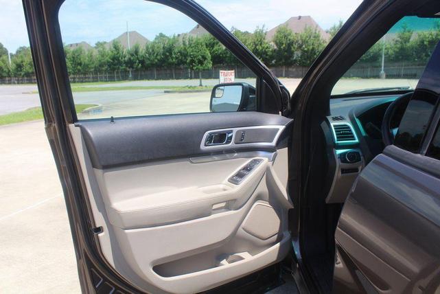 Photo of 2015 Tan Ford Explorer