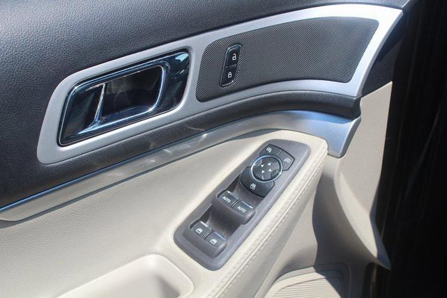Photo of 2015 Tan Ford Explorer