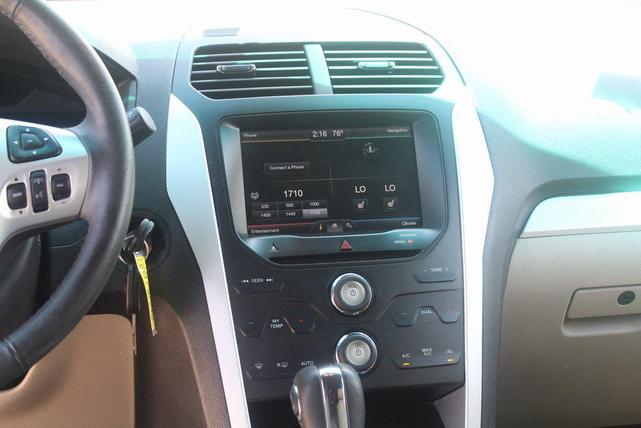 Photo of 2015 Tan Ford Explorer