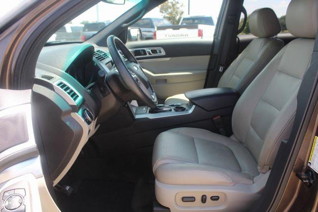Photo of 2015 Tan Ford Explorer