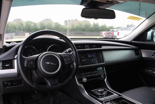 Photo of 2017 Silver Jaguar XF