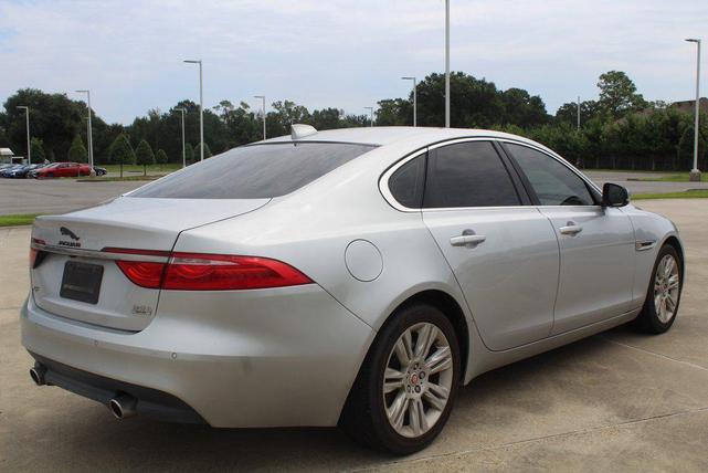Photo of 2017 Silver Jaguar XF