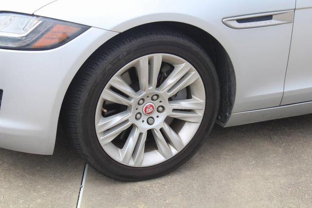 Photo of 2017 Silver Jaguar XF