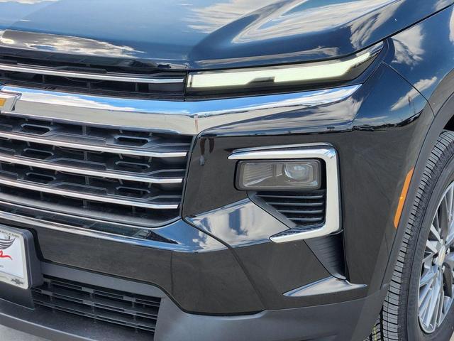 Photo of 2026 Mosaic Black Metallic Chevrolet Traverse