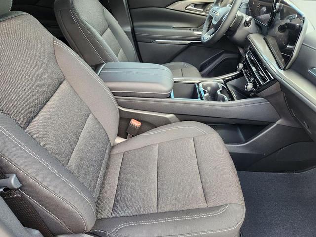 Photo of 2026 Mosaic Black Metallic Chevrolet Traverse