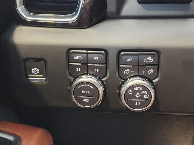 Photo of 2024 Summit White GMC Sierra 2500