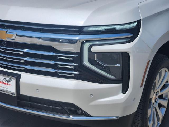 Photo of 2025 Iridescent Pearl Tricoat Chevrolet Suburban