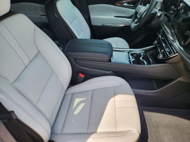 Photo of 2026 Lakeshore Blue Metallic Chevrolet Traverse