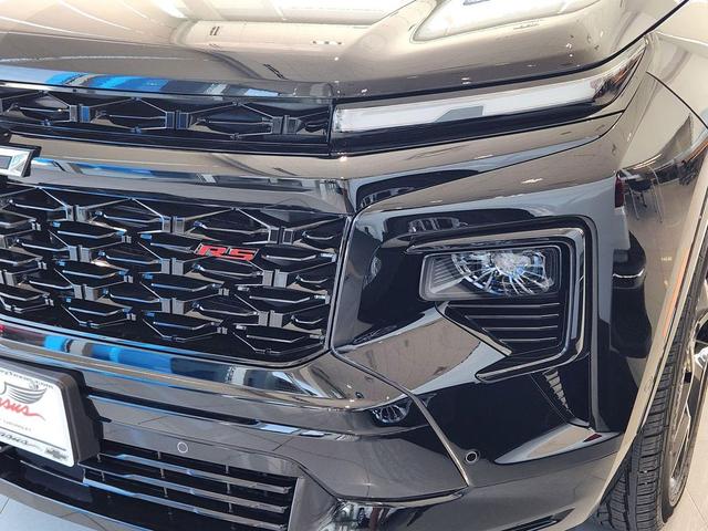 Photo of 2026 Mosaic Black Metallic Chevrolet Traverse