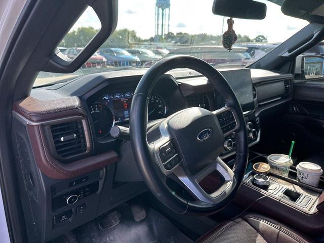 Photo of 2023 OXFORD WHITE Ford Expedition