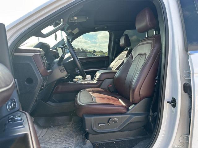 Photo of 2023 OXFORD WHITE Ford Expedition