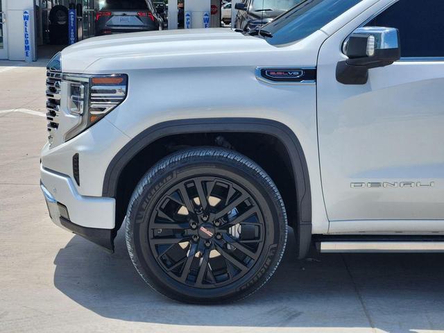 Photo of 2022 White Frost Tricoat GMC Sierra 1500