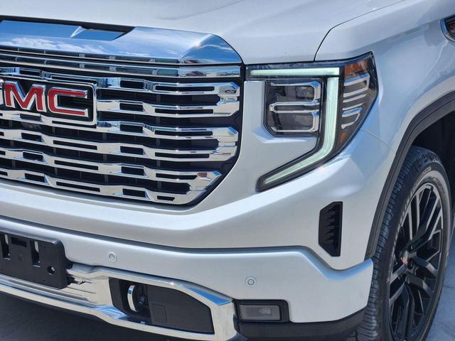 Photo of 2022 White Frost Tricoat GMC Sierra 1500
