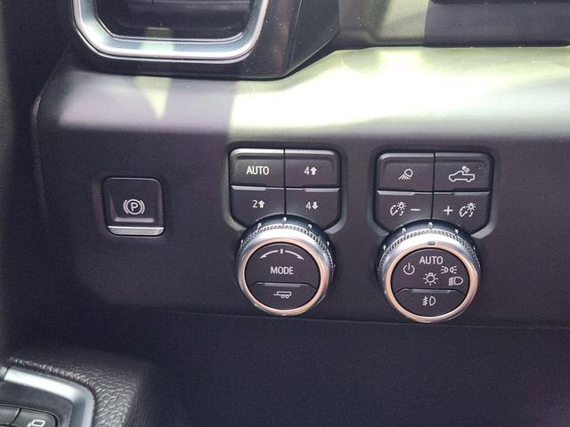 Photo of 2022 White Frost Tricoat GMC Sierra 1500