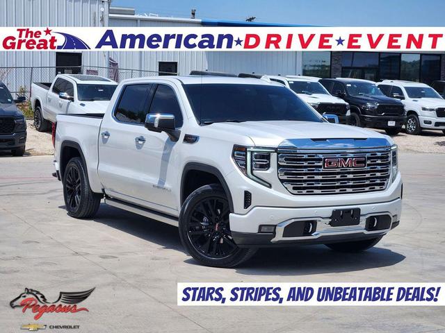 Photo of 2022 White Frost Tricoat GMC Sierra 1500