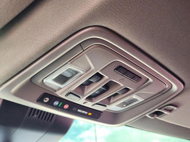 Photo of 2022 White Frost Tricoat GMC Sierra 1500
