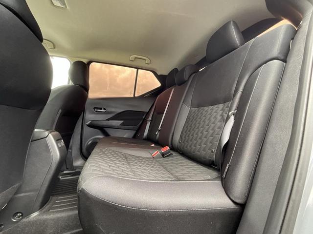 Photo of 2023 Gray/Super Black Nissan Kicks