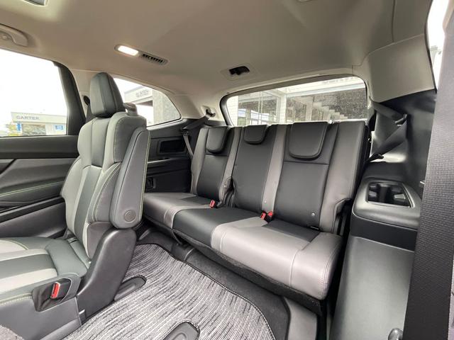 Photo of 2025 Crystal White Pearl Subaru Ascent