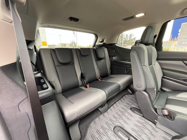 Photo of 2025 Crystal White Pearl Subaru Ascent