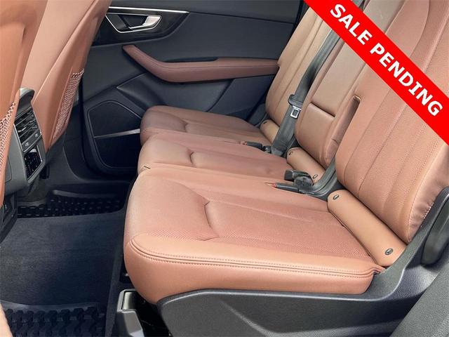 Photo of 2023 Glacier White Metallic Audi Q7