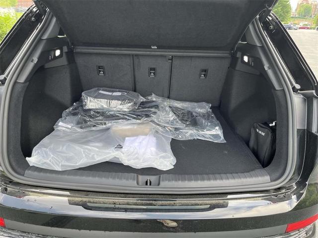 Photo of 2025 Mythos Black Metallic Audi Q4 e-tron