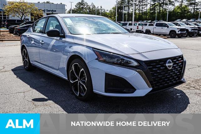 Photo of 2023 Gray Nissan Altima