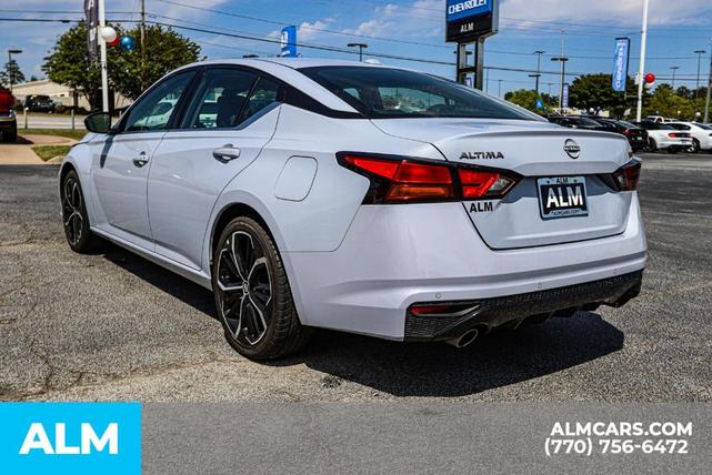 Photo of 2023 Gray Nissan Altima