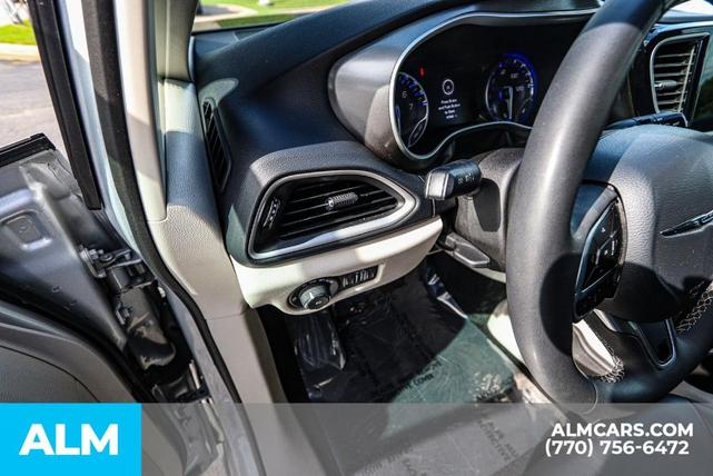 Photo of 2024 Silver Mist Clearcoat Chrysler Pacifica