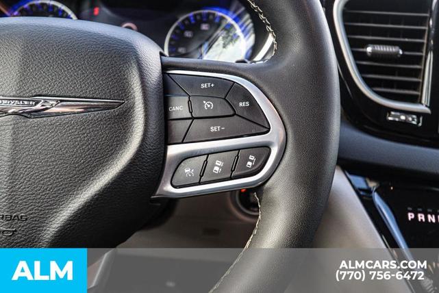 Photo of 2024 Silver Mist Clearcoat Chrysler Pacifica