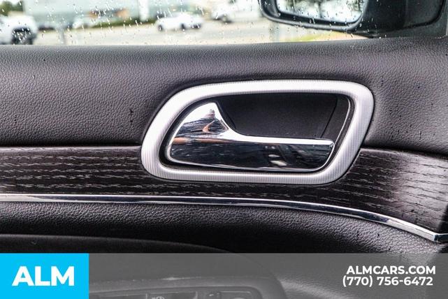 Photo of 2021 Granite Crystal Clearcoat Metallic Jeep Grand Cherokee