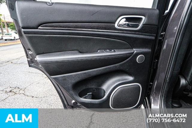 Photo of 2021 Granite Crystal Clearcoat Metallic Jeep Grand Cherokee