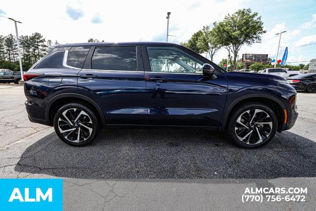Photo of 2023 Blue Mitsubishi Outlander