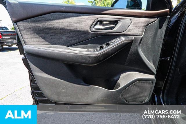 Photo of 2023 Black Nissan Rogue