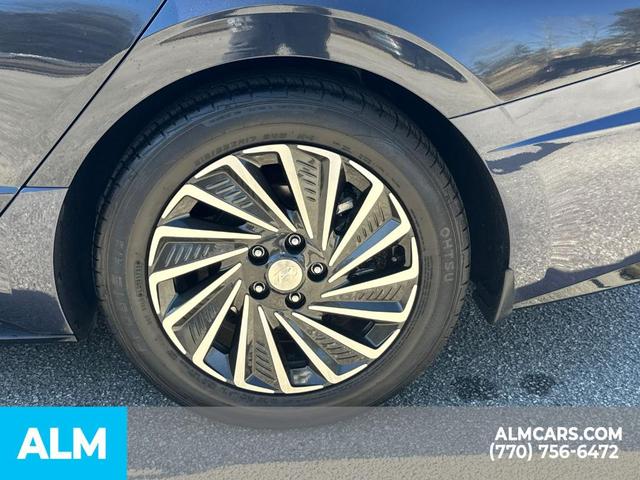 Photo of 2020 Oxford Blue Hyundai SONATA Hybrid
